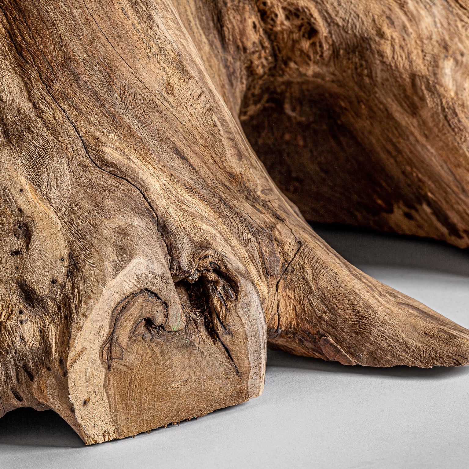 AHRAS COFFEE TABLE